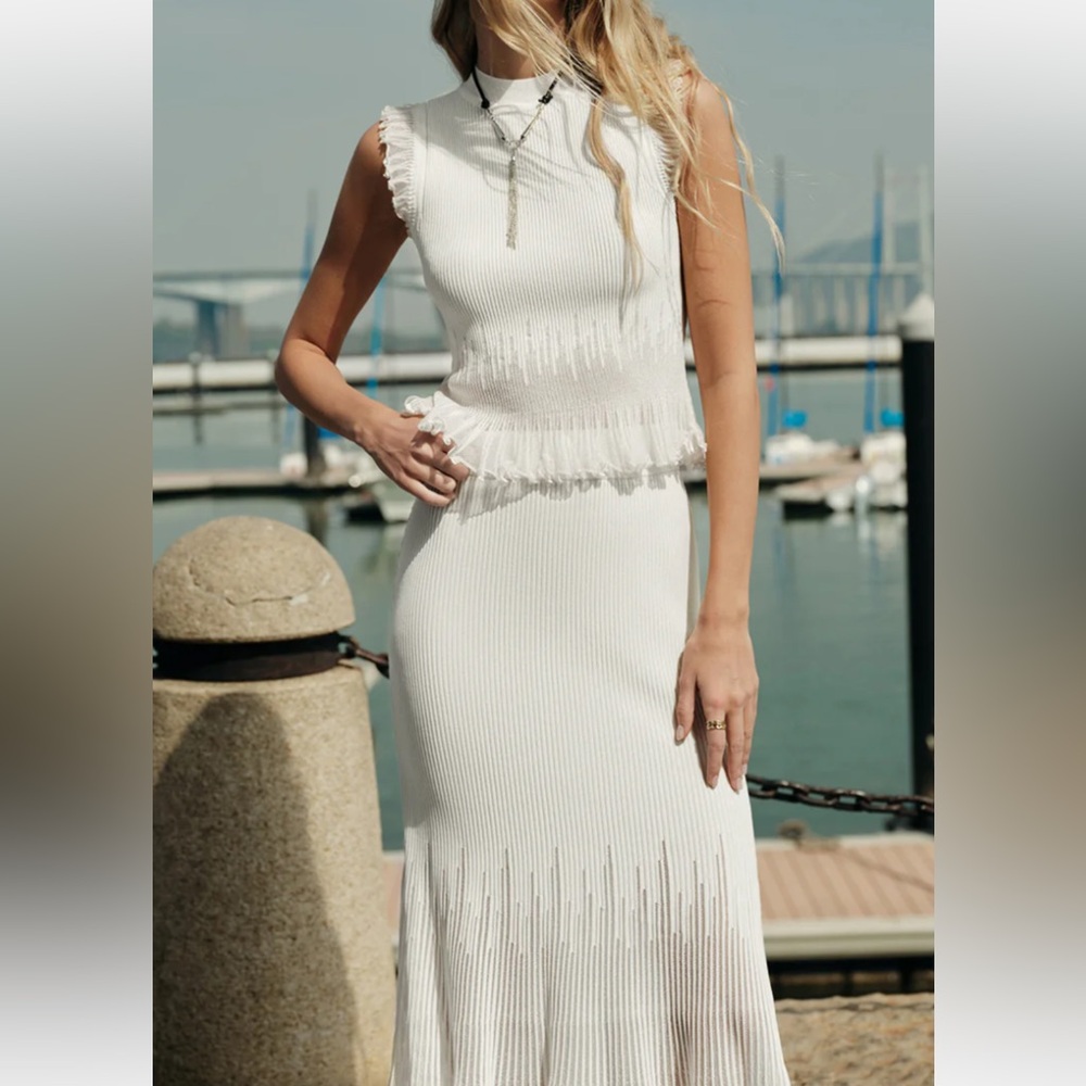 Elegant White Sleeveless Tank Set